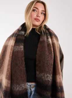 Checked Fluffy Scarf