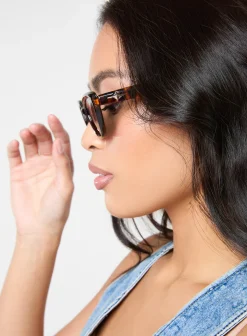 Pointed Side Frame Sunglasses